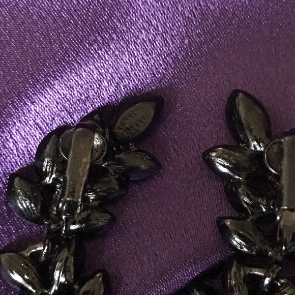 Vintage Kenneth Jay Lane black with Austrian crystal drop leaf earrings. - Picture 7 of 10